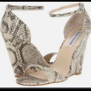 vintage steven madden reeldeal wedge sandals 2 for 1